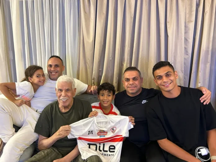 المعلم حسن شحاته يحتفل بفوز الزمالك على بيراميدز فى نصف نهائى كأس السوبر المصري.