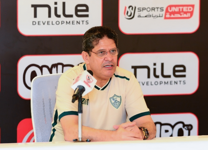 الكابتن أيمن الرمادي المدير الفني السابق لنادي الزمالك.