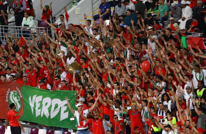 جماهير منتخب المغرب تحتفل بفوز فريقها على سوريا فى ربع نهائي كأس العرب 2025.