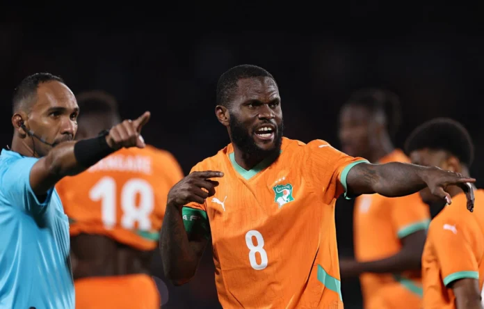 فرانك كيسيه خلال لقاء كوت ديفوار وبوركينا فاسو في كأس الأمم الإفريقية 2025.