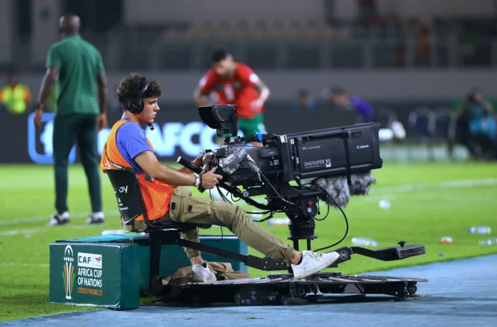 تنقل العديد من القنوات المجانية نهائي الكونفدرالية 2026.