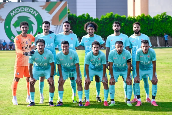 صورة تذكارية للاعبي الزمالك قبل مباراة الزمالك ومودرن سبورت الودية.