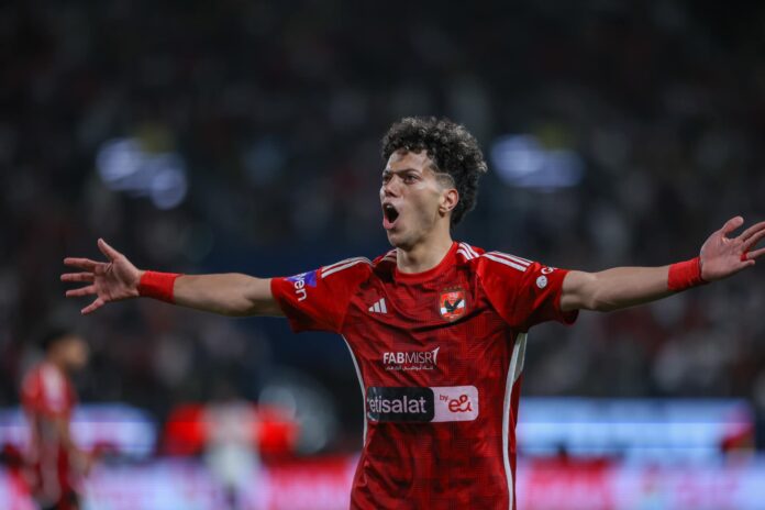 إمام عاشور لاعب النادي الأهلي.